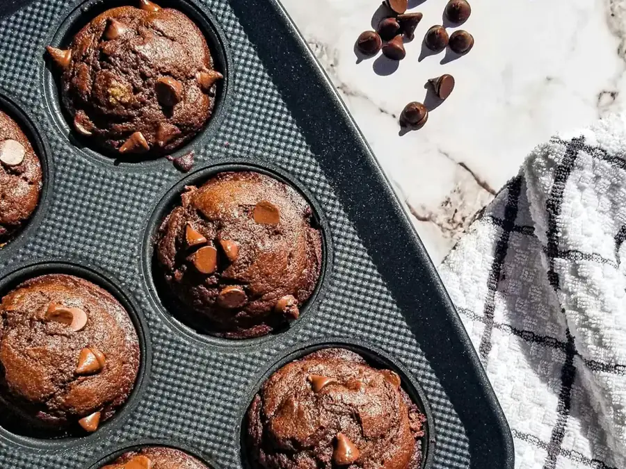 Muffins in a baking pan. Photo: Unsplash. Not a RUUIPON factory shot.