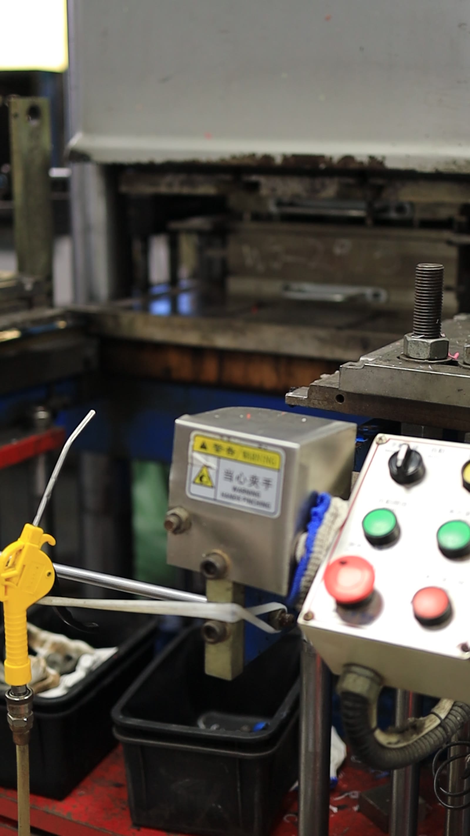 Vulcanizing press control box with hand-pinch warning at RUUIPON Dongguan plant